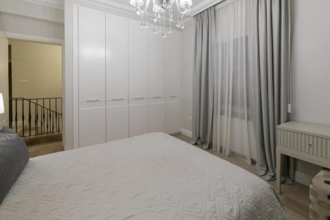 4 bedrooms Villa in Limassol,  No. 38166 11