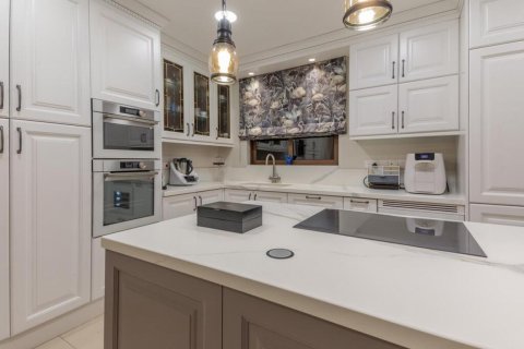 4 bedrooms Villa in Limassol,  No. 38166 6