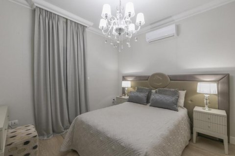 4 bedrooms Villa in Limassol,  No. 38166 12