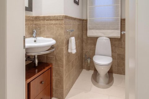 4 bedrooms Villa in Limassol, No. 38166