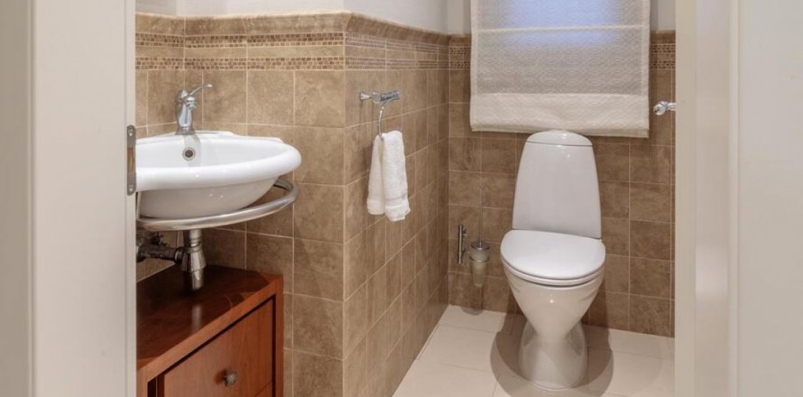 4 bedrooms Villa in Limassol,  No. 38166