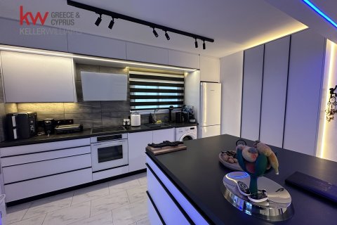 3 bedrooms Apartment in Larnaca, Larnaka, No. 39747 2