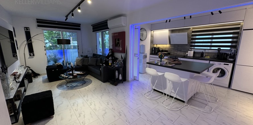 3 bedrooms Apartment in Larnaca, Larnaka, No. 39747