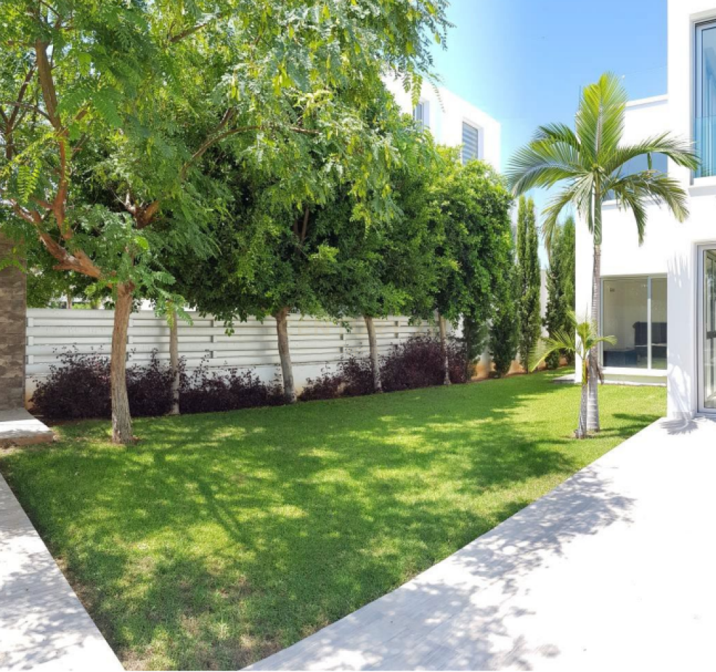 6 bedrooms Villa in Germasogeia, Limassol, Cyprus No. 30292