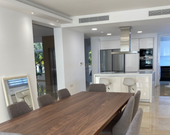 6 bedrooms Villa in Germasogeia, Limassol, Cyprus No. 30292
