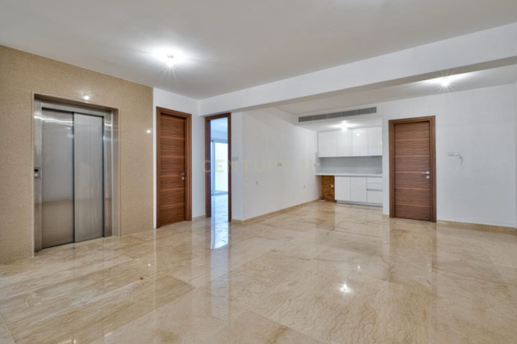 6 bedrooms Villa in Germasogeia, Limassol, Cyprus No. 30292