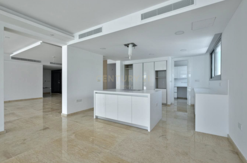 6 bedrooms Villa in Germasogeia, Limassol, Cyprus No. 30292