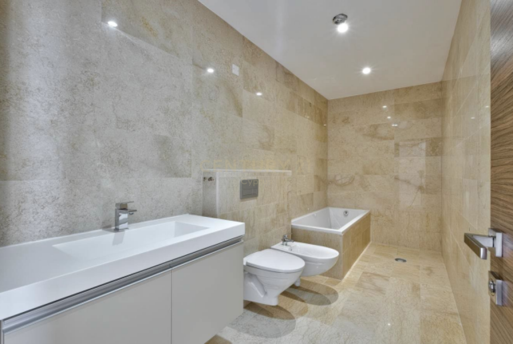 6 bedrooms Villa in Germasogeia, Limassol, Cyprus No. 30292