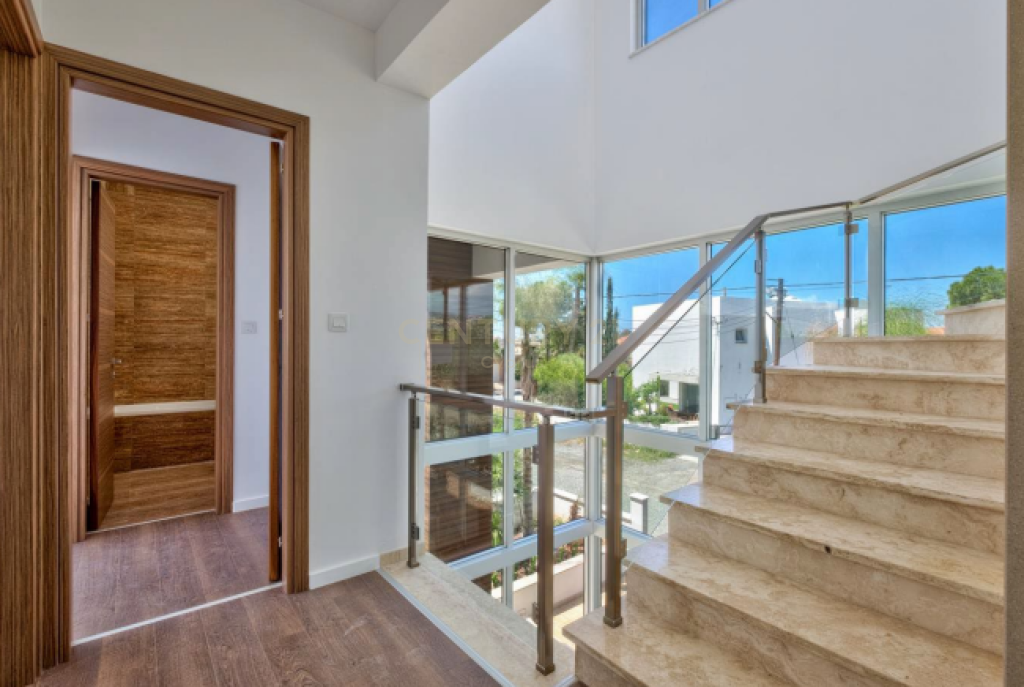 6 bedrooms Villa in Germasogeia, Limassol, Cyprus No. 30292