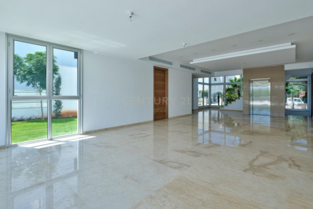 6 bedrooms Villa in Germasogeia, Limassol, Cyprus No. 30292