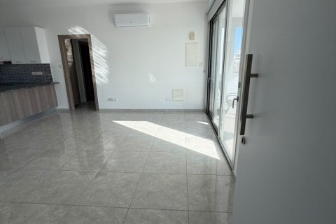 2 bedrooms Apartment in Larnaca, Larnaka,  No. 39667 5