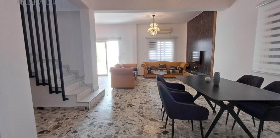 3 bedrooms Townhouse in Larnaca, Larnaka,  No. 39669