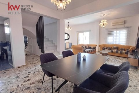 3 bedrooms Townhouse in Larnaca, Larnaka,  No. 39669 3