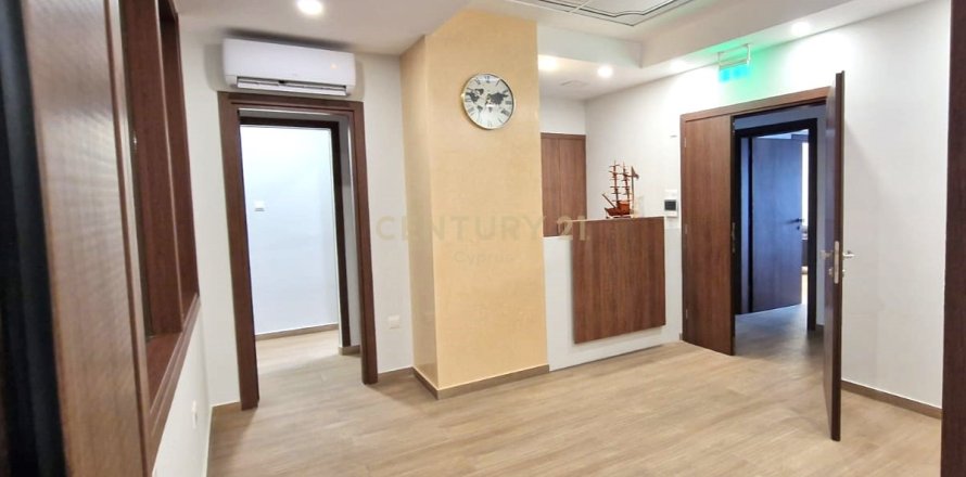 Офис 180м2 в Лимассол, Лимасол,  № 55917
