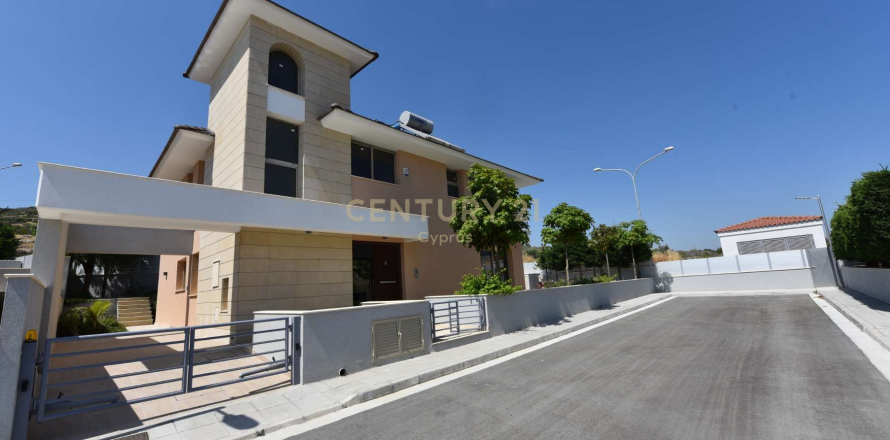 3 dormitorios Villa en Parekklisia, Limassol,  No. 55920