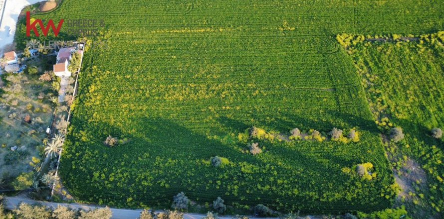 5310m2 Terreno en Kato Deftera, Nicosia,  No. 50432