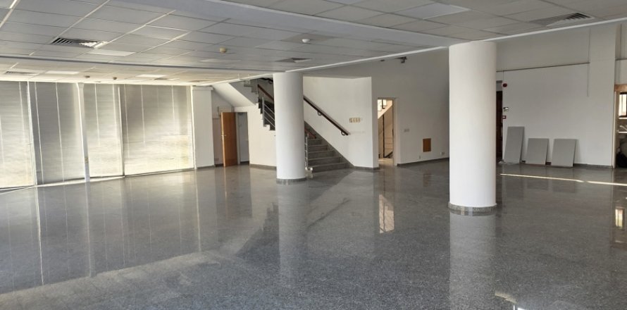 300m2 Tienda en Strovolos, Nicosia,  No. 50430