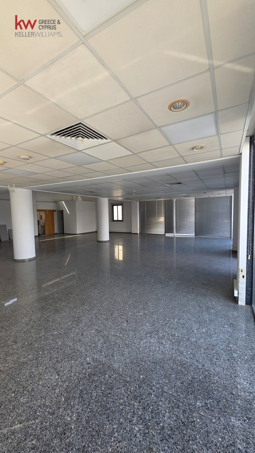 Магазин 300м2 в Строволос, Никосия, Кипр № 50430