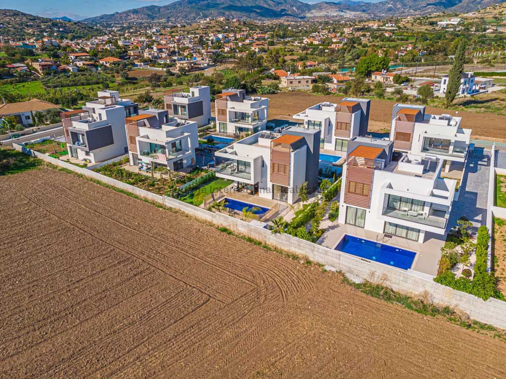 3 bedrooms Villa in Pyrgos, Limassol, Cyprus No. 52408
