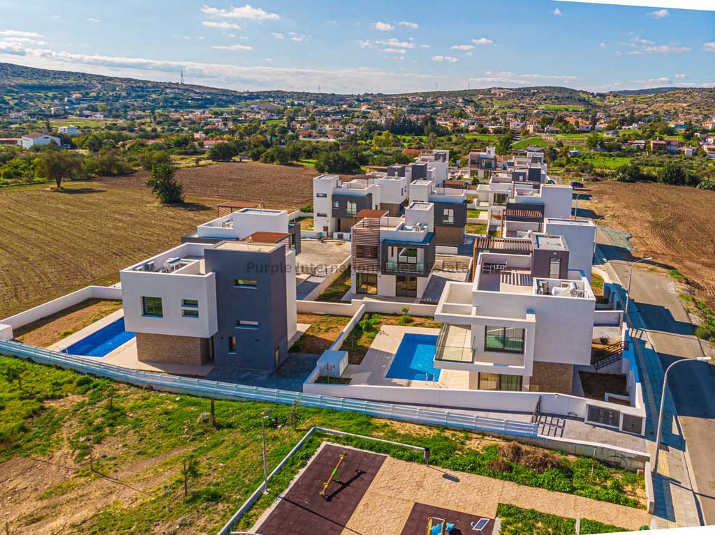 3 bedrooms Villa in Pyrgos, Limassol, Cyprus No. 52408