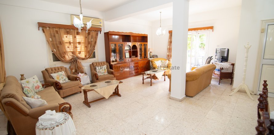 4 bedrooms Villa in Larnaca, Larnaka,  No. 52407