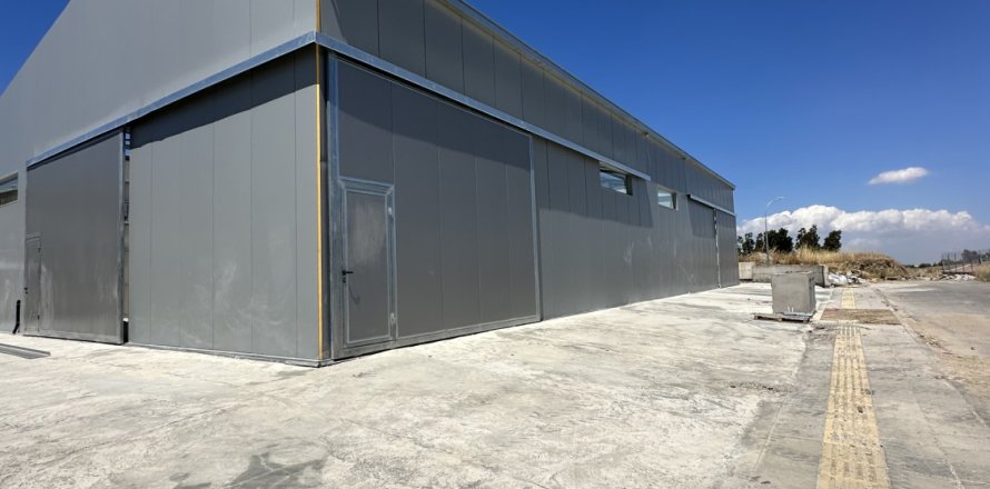 200m2 Almacén en Lakatamia, Nicosia,  No. 52269