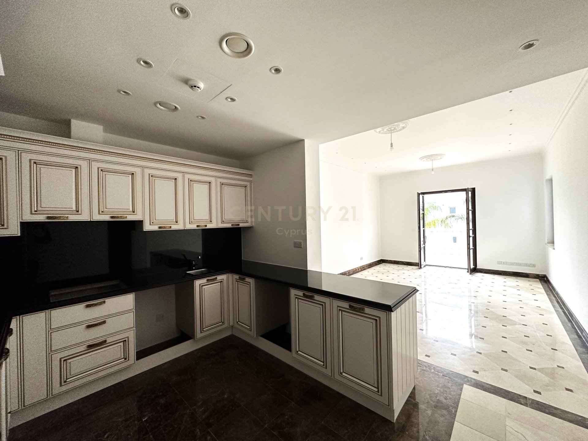 2 bedrooms Apartment in Germasogeia, Limassol, Cyprus No. 24716