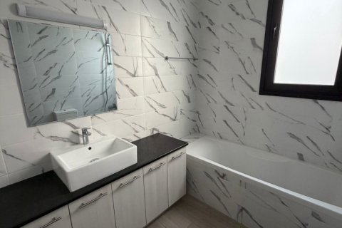 2 bedrooms Apartment in Larnaca, Larnaka,  No. 39665 13