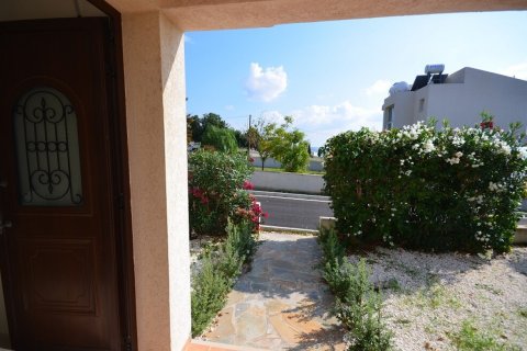 Вилла с 4 комнатами в Пафос,  № 38986 10