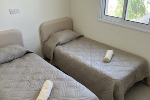 Вилла с 4 комнатами в Пафос,  № 38986 3