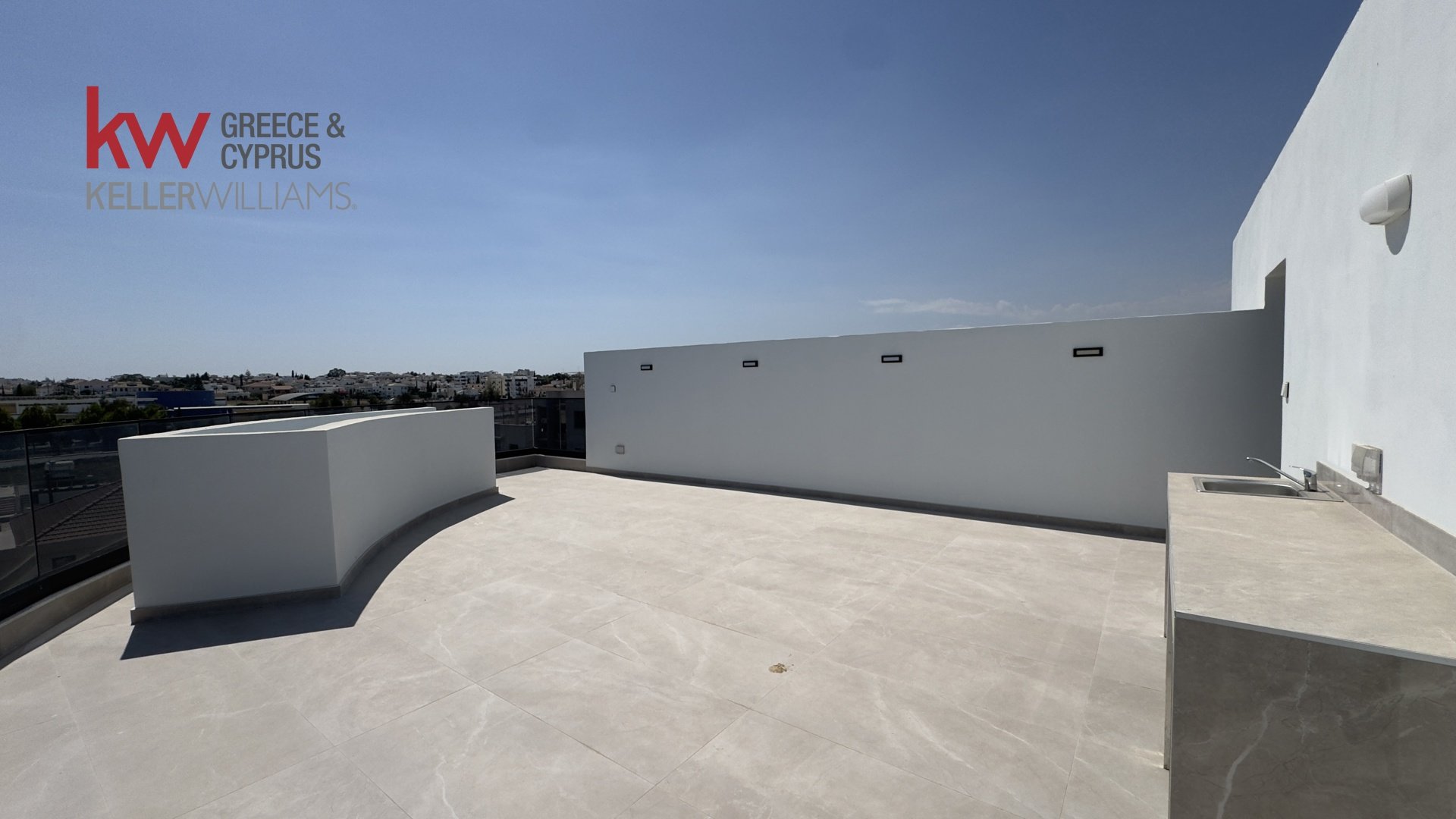 2 bedrooms Apartment in Larnaca, Larnaka, Cyprus No. 40198