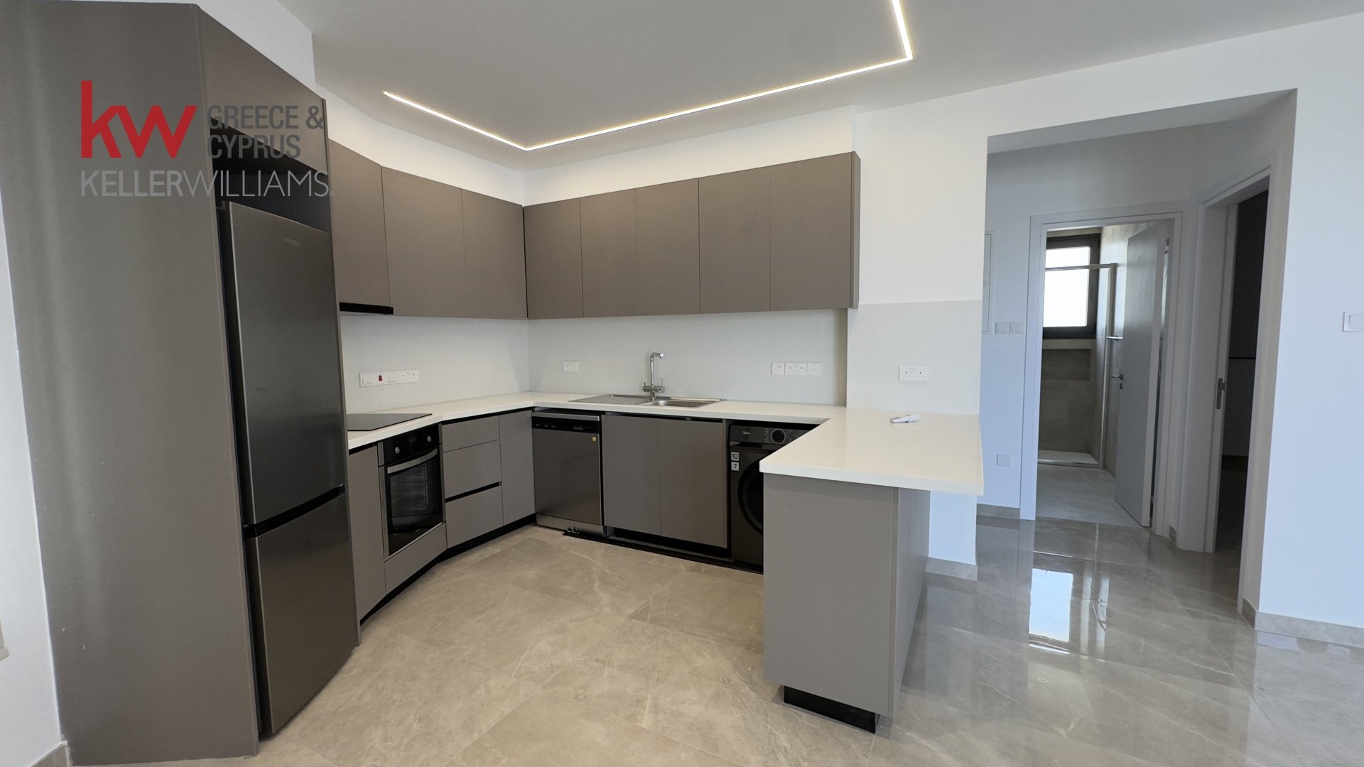 2 bedrooms Apartment in Larnaca, Larnaka, Cyprus No. 40198