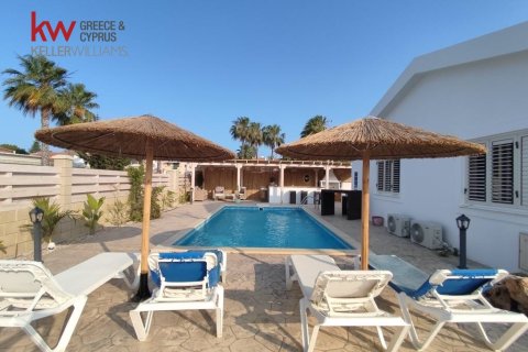 3 bedrooms Bungalow in Meneou, Larnaka,  No. 40196 2