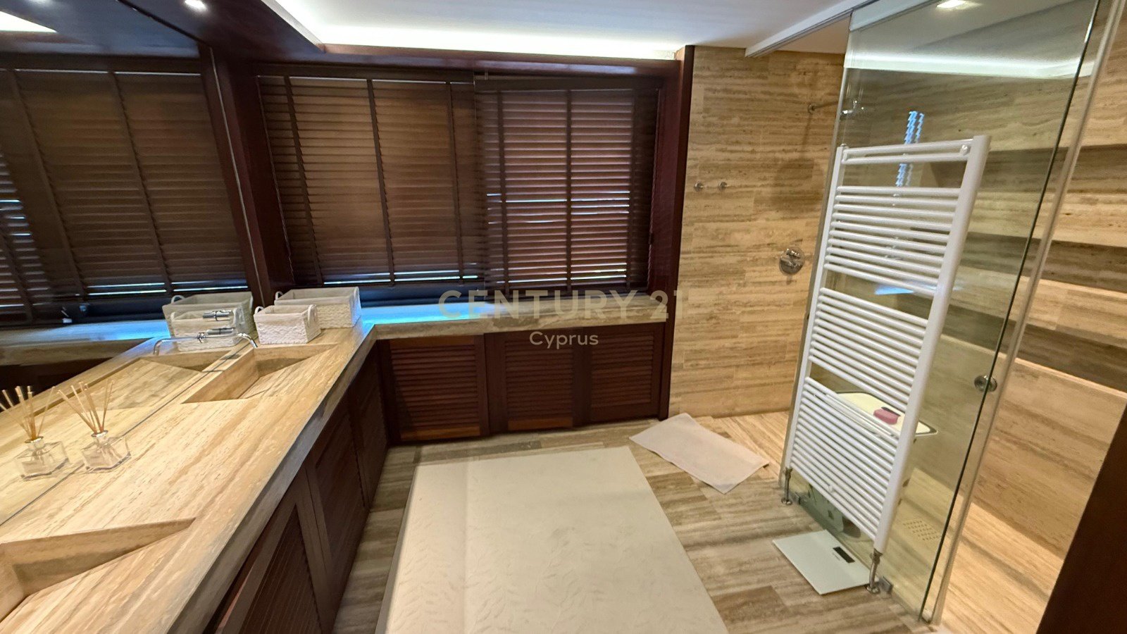 6 chambres Villa à Agios Athanasios, Limassol, Chypre No. 53515