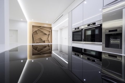 Квартира с 3 спальнями в Лимассол, Лимасол,  № 48515 7