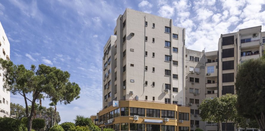 1072m2 Commercial property in Limassol,  No. 42183