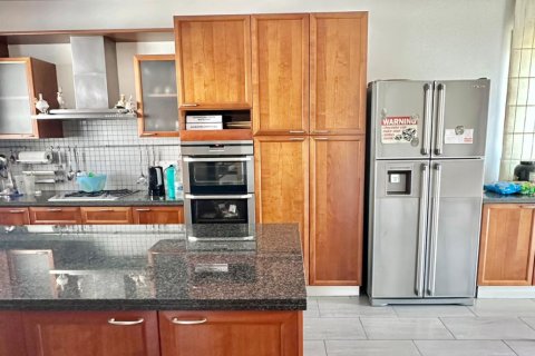 5 bedrooms Townhouse in Strovolos, Nicosia,  No. 50541 8