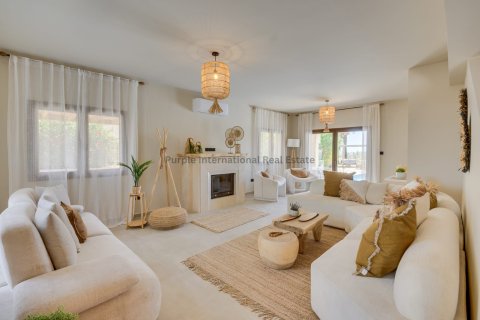 5 bedrooms Villa in Paralimni, Ammochostos,  No. 39426 4