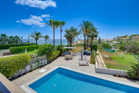 5 bedrooms Villa in Paralimni, Ammochostos,  No. 39426 3