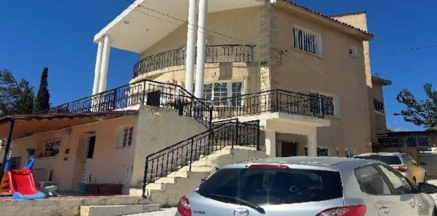 Вилла с 6 спальнями в Писсури, Лимасол, № 39102