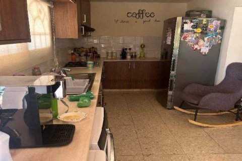 Вилла с 6 спальнями в Писсури, Лимасол, № 39102 18