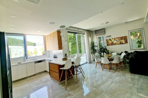 5 bedrooms Villa in Agios Athanasios, Limassol,  No. 34235 6