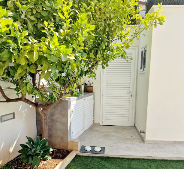 5 bedrooms Villa in Agios Athanasios, Limassol, Cyprus No. 34235