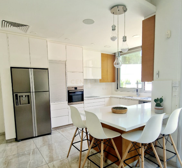 5 bedrooms Villa in Agios Athanasios, Limassol, Cyprus No. 34235