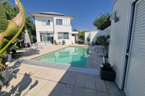 5 bedrooms Villa in Agios Athanasios, Limassol,  No. 34235 2