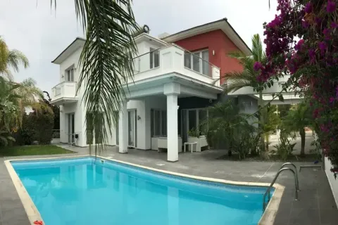 5 bedrooms Villa in Agios Tychonas, Limassol, Cyprus No. 19601