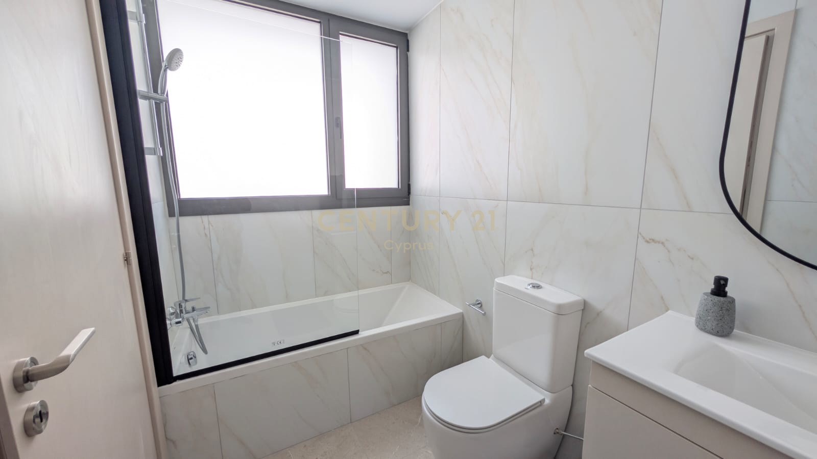 4 bedrooms Villa in Dromolaxia, Larnaka, Cyprus No. 55448