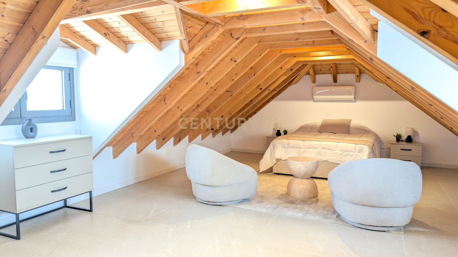 4 bedrooms Villa in Dromolaxia, Larnaka, Cyprus No. 55448