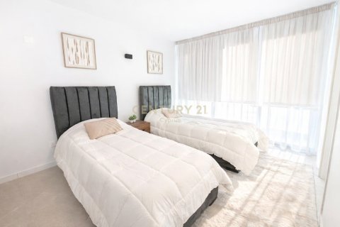 4 dormitorios Villa en Dromolaxia, Larnaka,  No. 55448 4