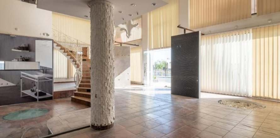 485m2 Commercial property in Nicosia,  No. 37954